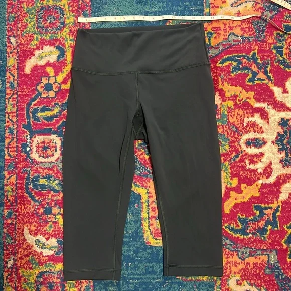 Lululemon Grey size 8 Wunder Under leggings cropped 17” inseam - Picture 3 of 10